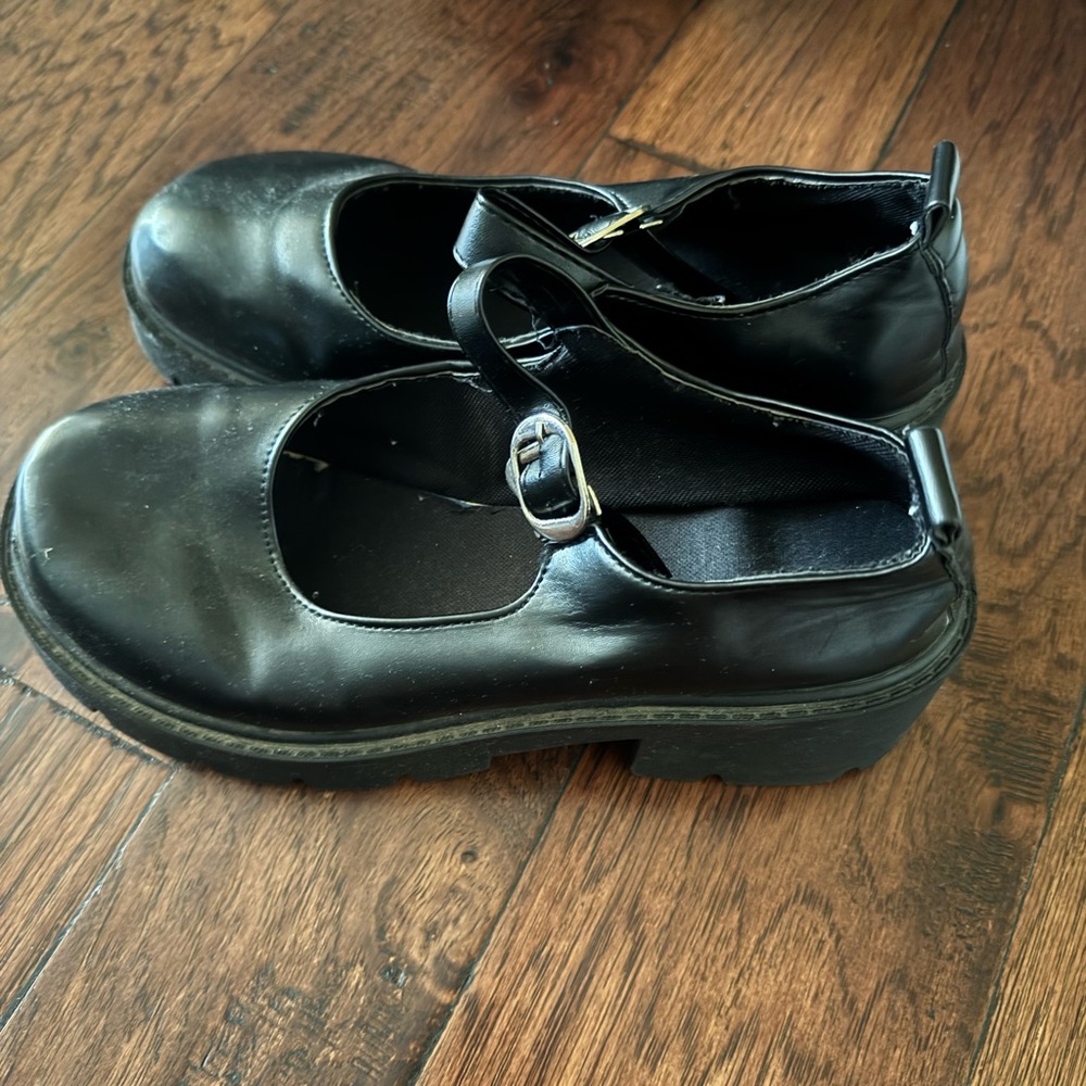 Black Leather Flats with Strap and Chunky Sole